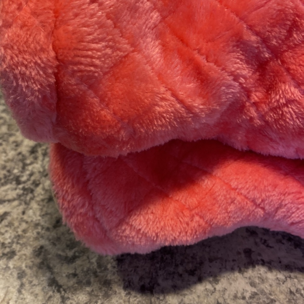 Soft and cozy company, women’s bedroom boots, soft fleece peach color size M - Picture 5 of 5